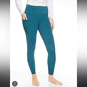 Athleta Moto Stash pocket leggings size xsmall EUC